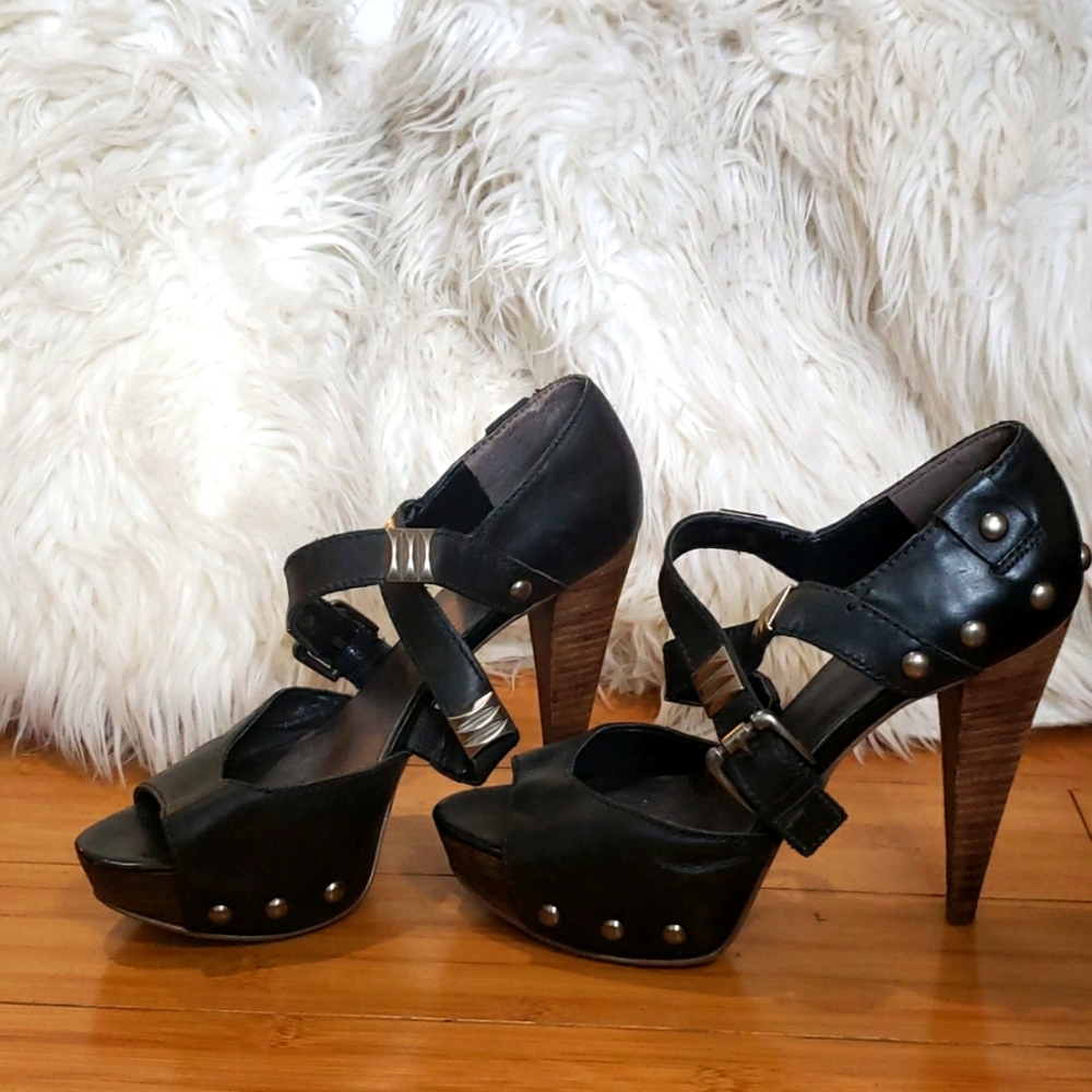 Guess Leather platform Heels 7